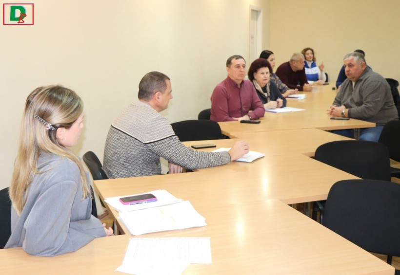 Спільна робота заради підтримки ВПО: у П’ятихатках провели чергове засідання Ради