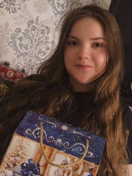 Діти Мирненської громади отримують свої подарунки 22.12