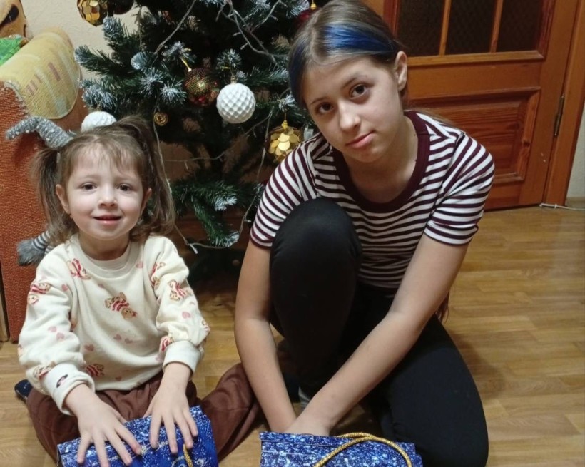 Діти Мирненської громади отримують свої подарунки 19.12