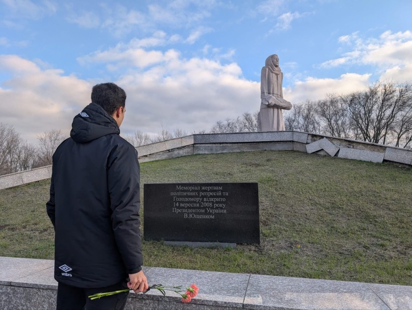 Голодомор — геноцид Українського народу: схиляємо голови в скорботі