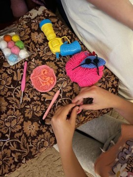 У Гранітненській бібліотеці продовжує працювати клуб «Нитки, ґудзики, в’язання»