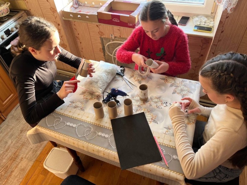 У Гранітненській сільській бібліотеці відбувся креативний майстер-клас "Веселі баранчики" з гуртком