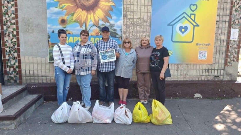 На базі Центру підтримки ВПО «Мирне серце Донеччини» у місті П’ятихатки організовано чергову видачу гуманітарної допомоги