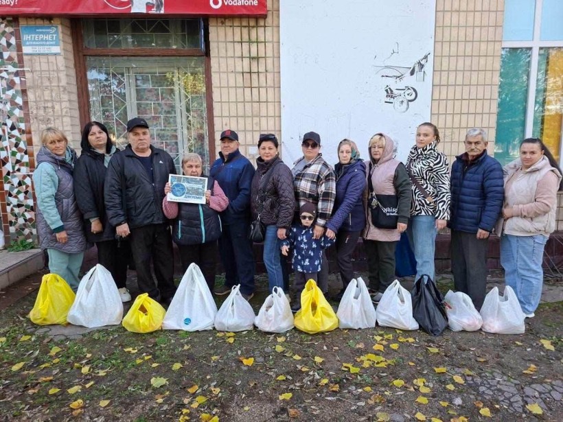 На базі Центру підтримки ВПО «Мирне серце Донеччини» у місті П’ятихатки організовано чергову видачу гуманітарної допомоги