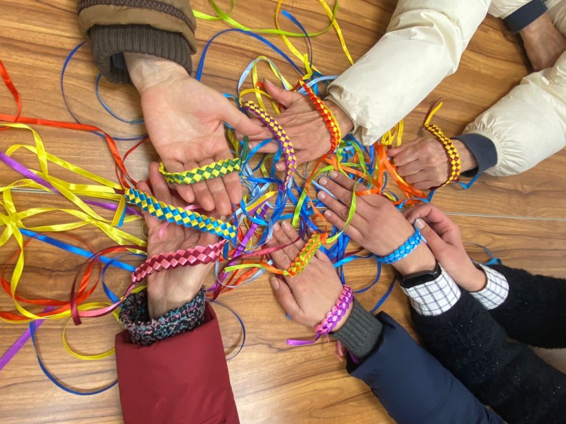 Творча майстерня з плетіння браслетів єдності із різнокольорових стрічок