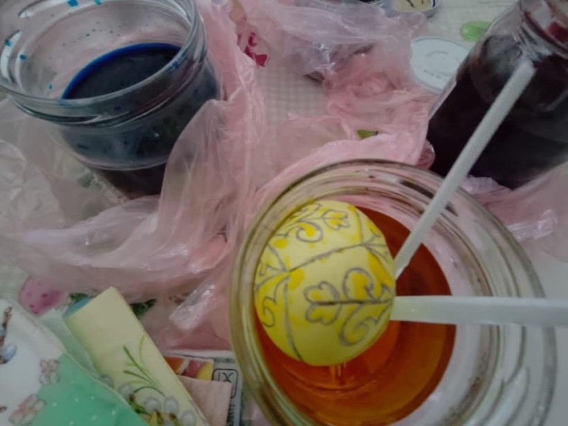 Музейники Донеччини провели захід із розпису писанок для ветеранів та їхніх родин