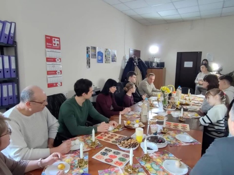 Музейники Донеччини провели захід із розпису писанок для ветеранів та їхніх родин