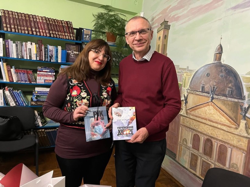 Представниця Гранітненської бібліотеки взяла участь у зустрічі з видатним нейрохірургом