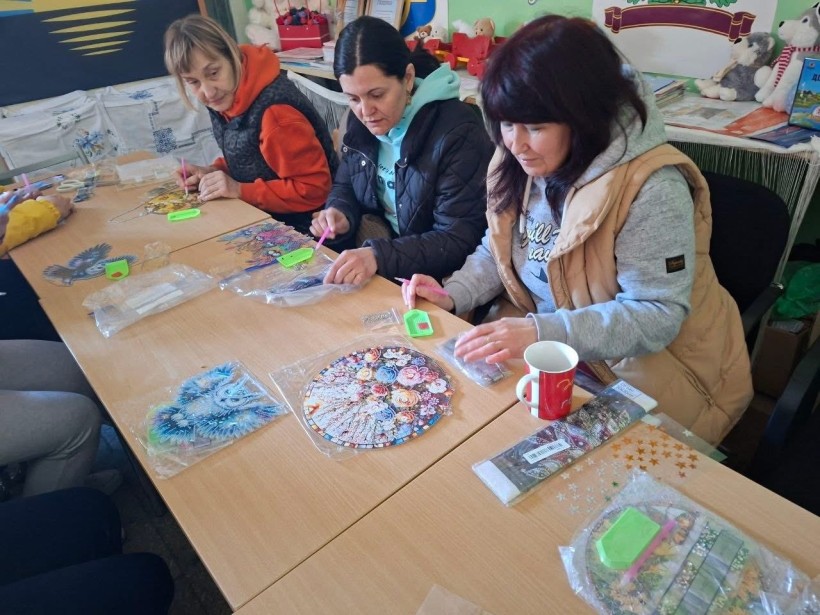 Творчість, що лікує: у Центрі підтримки ВПО «Мирне серце Донеччини» відбулася ресурсна зустріч