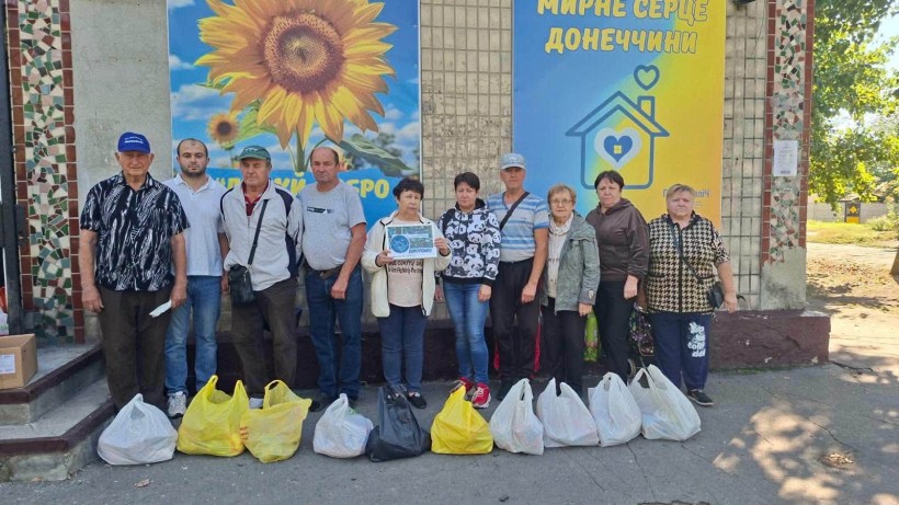На базі Центру підтримки ВПО «Мирне серце Донеччини» у місті П’ятихатки організовано чергову видачу гуманітарної допомоги