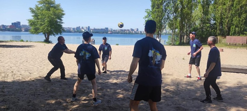 Команда Волноваського району долучилася до Відкритого турніру Маріупольського району з паркового волейболу