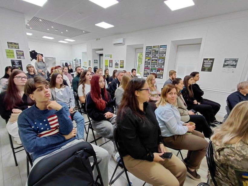 Жінки у визвольній боротьбі: представники Мирненської громади долучилися до відкритої лекції