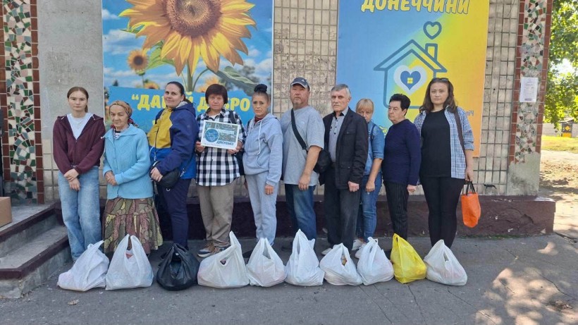 На базі Центру підтримки ВПО «Мирне серце Донеччини» у місті П’ятихатки організовано чергову видачу гуманітарної допомоги
