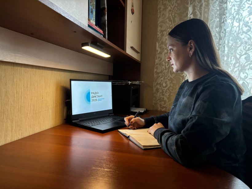 Працівники Мирненської селищної військової адміністрації долучилися до написання Радіодиктанту національної єдності