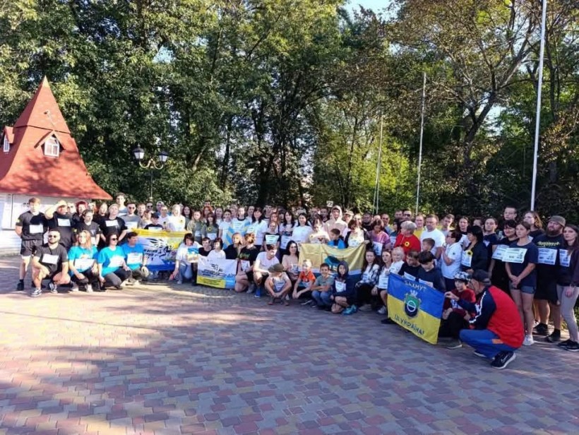 Молодіжна рада при Мирненській селищній військовій адміністрації долучилась до Всеукраїнського щорічного забігу «Шаную воїнів, біжу за Героїв України»