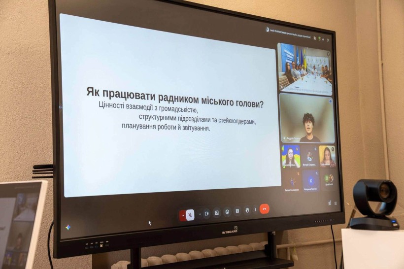 Представниця Мирненської громади долучилася до першої ознайомчої зустрічі радників і радниць з питань молоді Донеччини у змішаному форматі