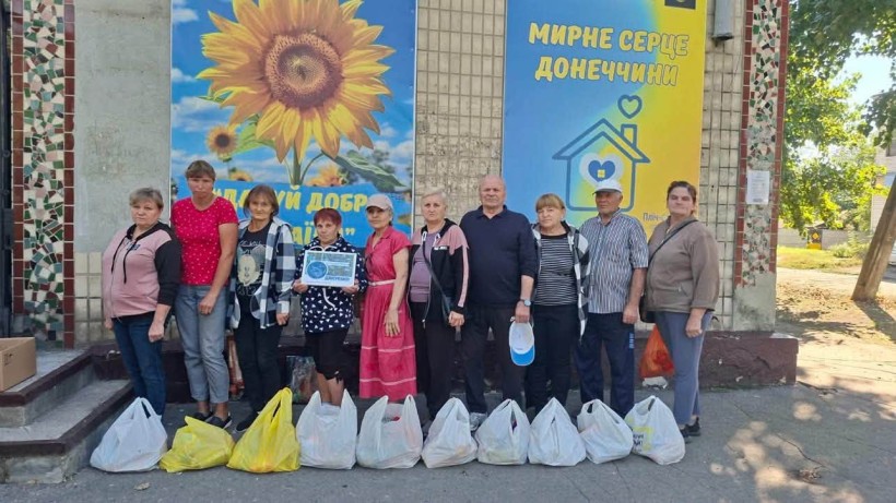 На базі Центру підтримки ВПО «Мирне серце Донеччини» у місті П’ятихатки організовано чергову видачу гуманітарної допомоги