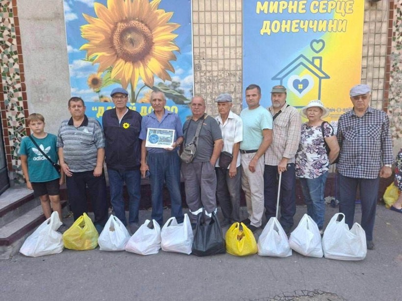 На базі Центру підтримки ВПО «Мирне серце Донеччини» у місті П’ятихатки організовано чергову видачу гуманітарної допомоги