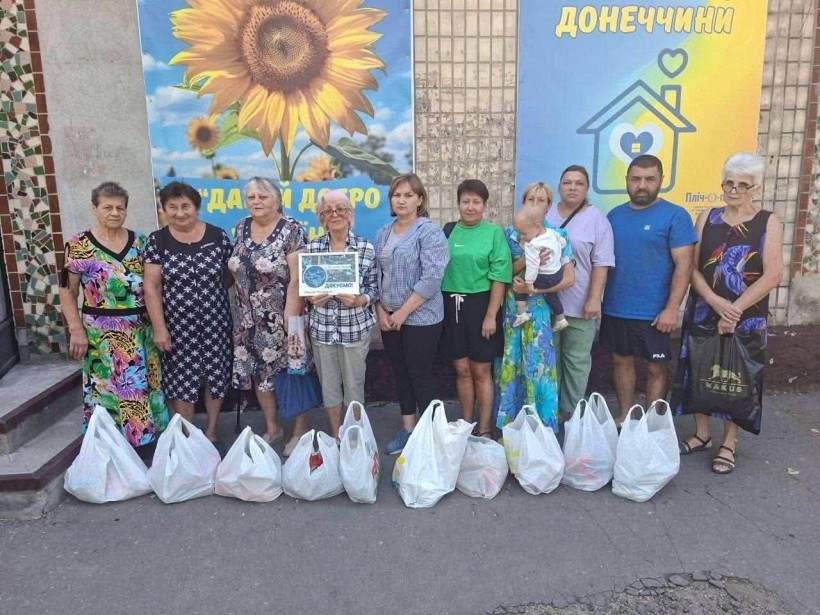 На базі Центру підтримки ВПО «Мирне серце Донеччини» у місті П’ятихатки організовано чергову видачу гуманітарної допомоги