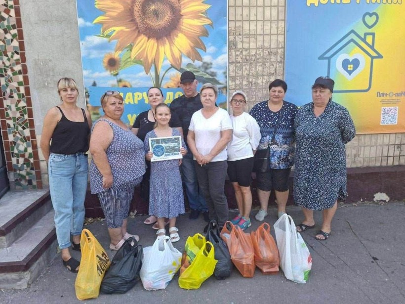 На базі Центру підтримки ВПО «Мирне серце Донеччини» у місті П’ятихатки організовано чергову видачу гуманітарної допомоги