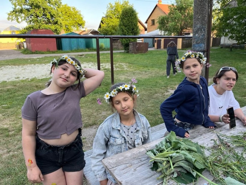 Майстер‑клас до Зелених свят: віночки з квітів