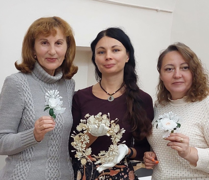 Майстер-клас з відродження традиції: Створення воскового віночка