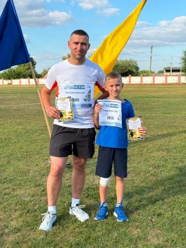 До щорічного забігу «Шаную воїнів, біжу за Героїв України» долучилися мешканці та працівники Мирненської громади, які сьогодні перебувають у різних містах України