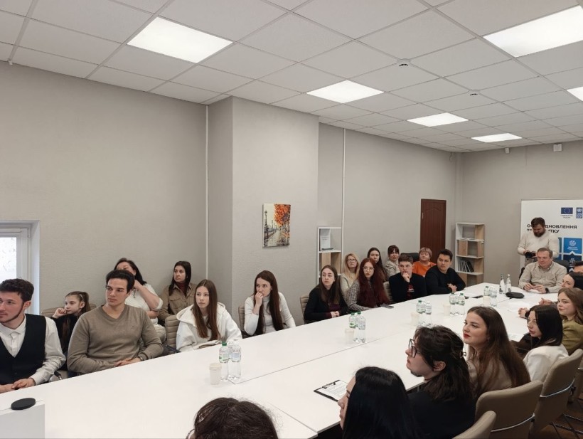 Представник Мирненської громади долучився до обговорення молодіжної політики області