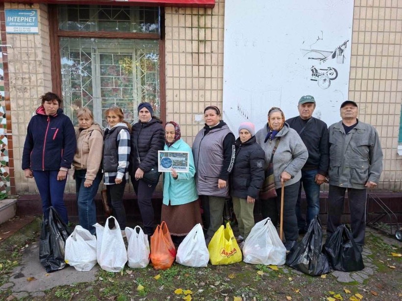 На базі Центру підтримки ВПО «Мирне серце Донеччини» у місті П’ятихатки організовано чергову видачу гуманітарної допомоги