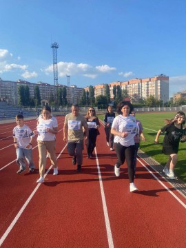 Київ об’єднав учасників Мирненської громади у забігу «Шаную воїнів, біжу за Героїв України»