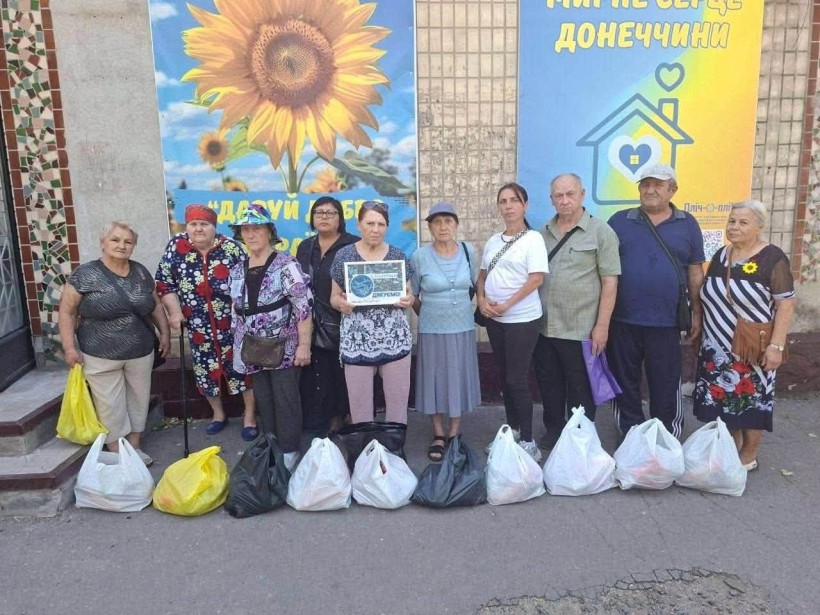 На базі Центру підтримки ВПО «Мирне серце Донеччини» у місті П’ятихатки організовано чергову видачу гуманітарної допомоги
