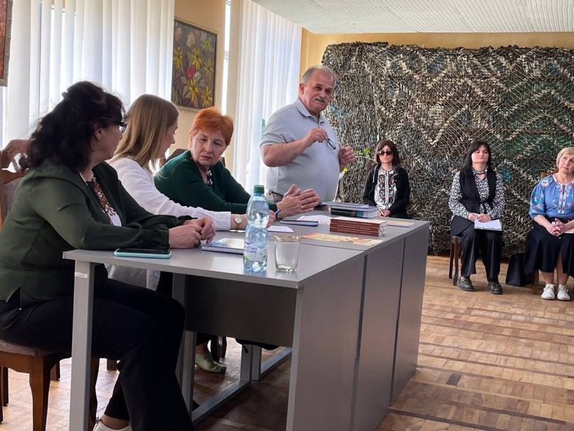Книжкова толока «Війна. Любов. Коріння»