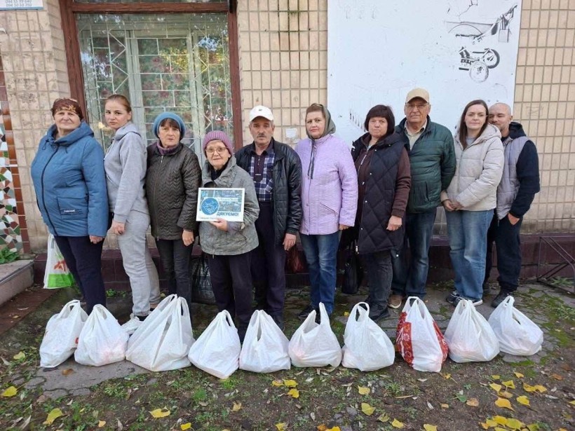 На базі Центру підтримки ВПО «Мирне серце Донеччини» у місті П’ятихатки організовано чергову видачу гуманітарної допомоги