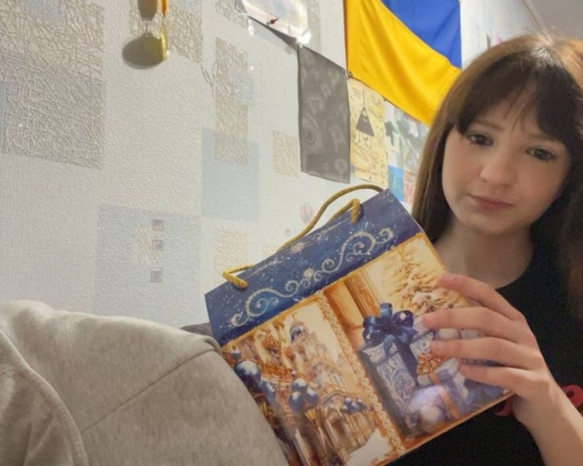 Діти Мирненської громади отримують свої подарунки 16.12