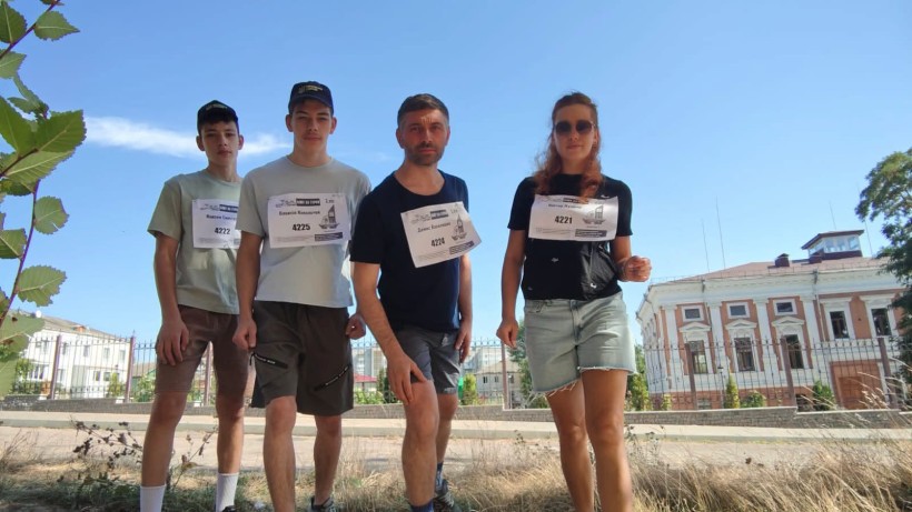 До щорічного забігу «Шаную воїнів, біжу за Героїв України» долучилися мешканці та працівники Мирненської громади, які сьогодні перебувають у різних містах України
