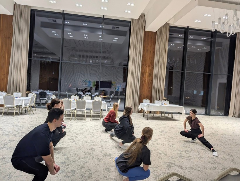 Вечірня зарядка для молоді