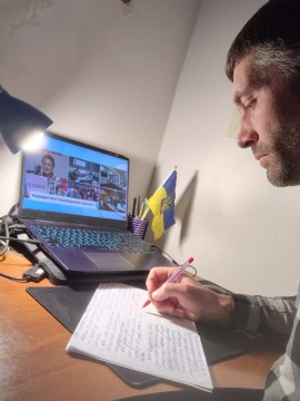 Працівники Мирненської селищної військової адміністрації долучилися до написання Радіодиктанту національної єдності