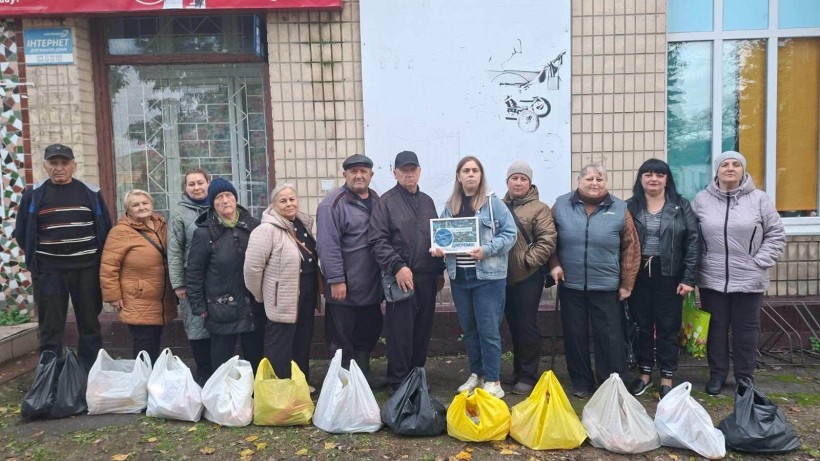 На базі Центру підтримки ВПО «Мирне серце Донеччини» у місті П’ятихатки організовано чергову видачу гуманітарної допомоги