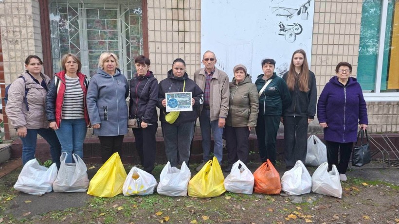 На базі Центру підтримки ВПО «Мирне серце Донеччини» у місті П’ятихатки організовано чергову видачу гуманітарної допомоги