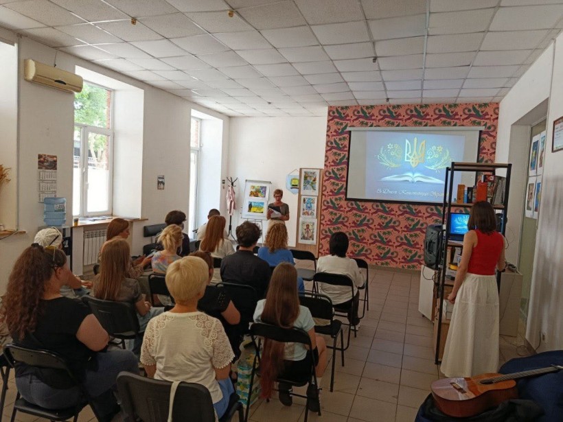 У Волноваському просторі відбувся захід до Дня Конституції України