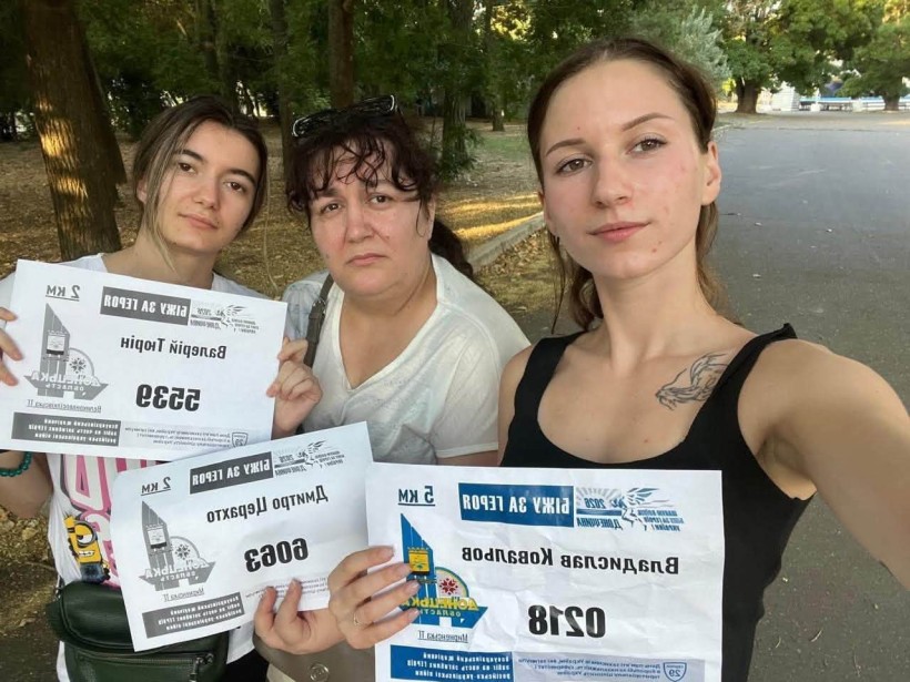 Молодіжна рада при Мирненській селищній військовій адміністрації долучилась до Всеукраїнського щорічного забігу «Шаную воїнів, біжу за Героїв України»