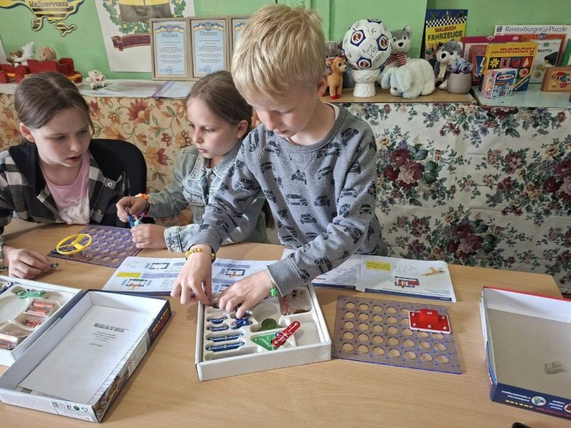 Пізнавальний захід, спрямований на ознайомлення з фізичними явищами та основами електротехніки