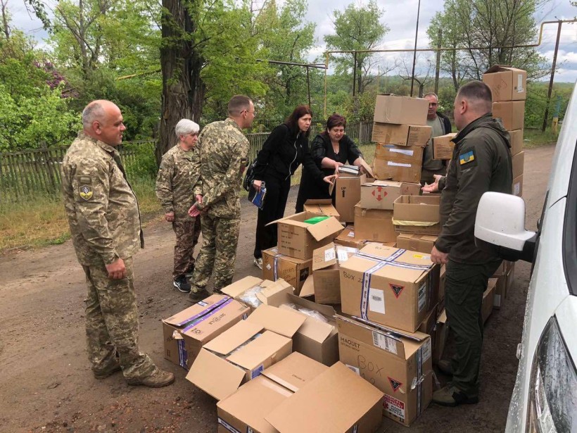 Допомога для тих, хто боронить Україну: медичне забезпечення передано на передову
