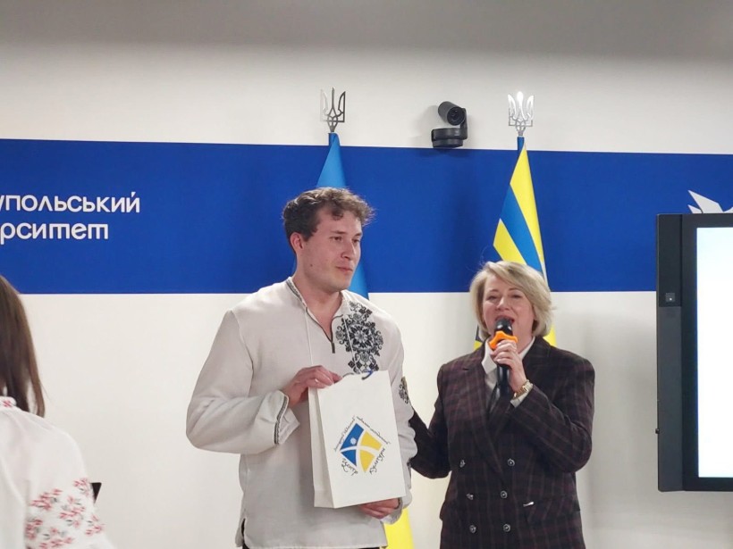 Підсумковий захід Відкритого фестивалю-конкурсу читців, поетів, художників та фотохудожників пам’яті Володимир Сосюра «Любіть Україну»