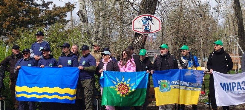 У Дніпрі відбувся ветеранський челендж «Веслування на ялах» для ветеранів та їх родин, членів сімей загиблих (померлих) Захисників чи Захисниць України з Донеччини