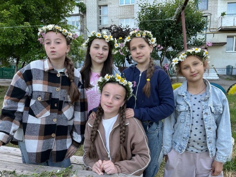 Майстер‑клас до Зелених свят: віночки з квітів