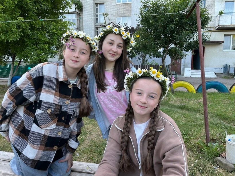 Майстер‑клас до Зелених свят: віночки з квітів