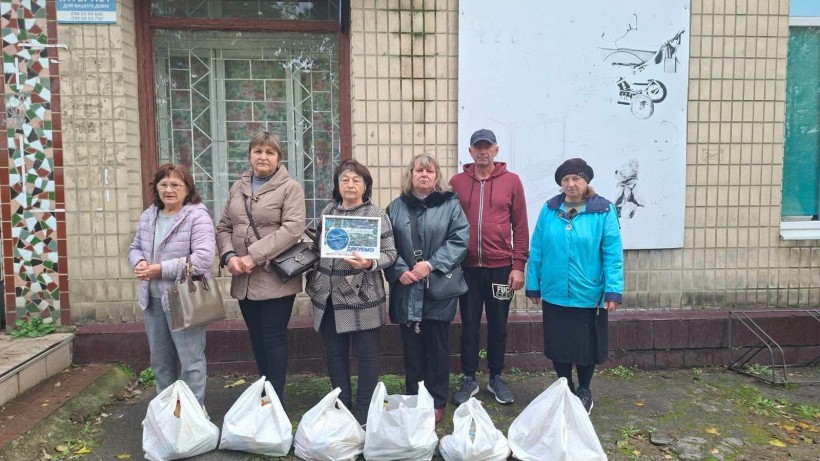 На базі Центру підтримки ВПО «Мирне серце Донеччини» у місті П’ятихатки організовано чергову видачу гуманітарної допомоги