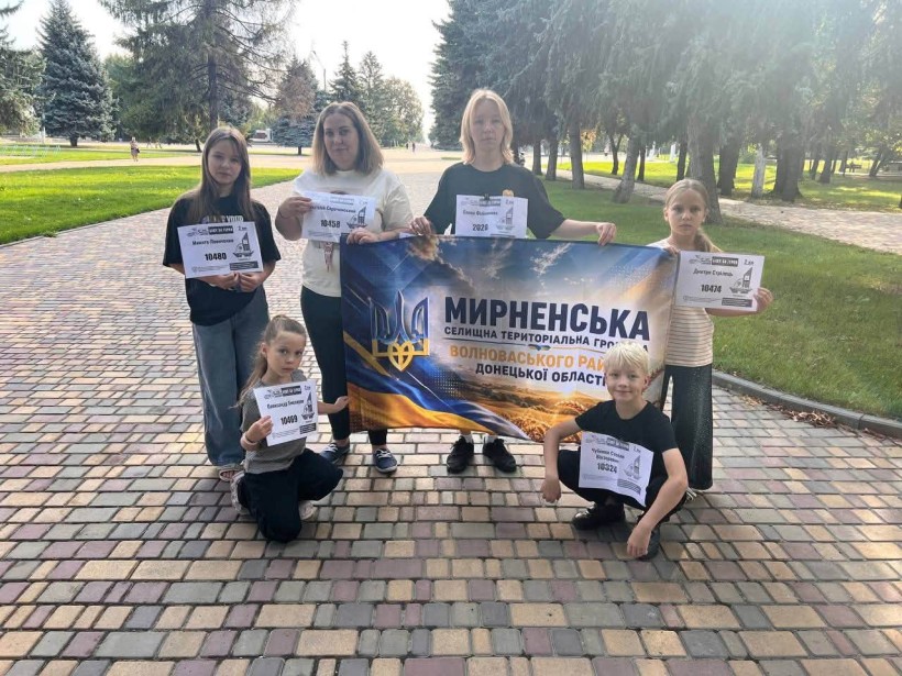 До щорічного забігу «Шаную воїнів, біжу за Героїв України» долучилися працівники відділу освіти та мешканці громади, які нині перебувають у П’ятихатках Дніпропетровської області