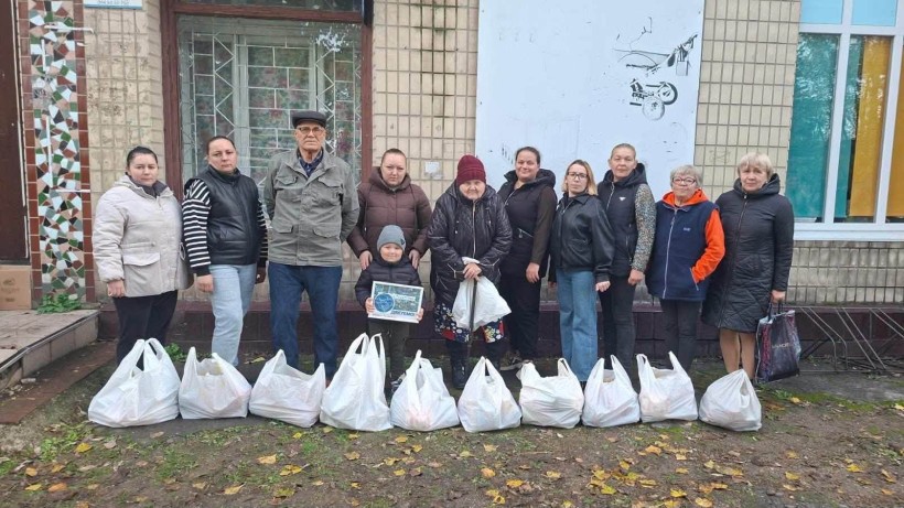 На базі Центру підтримки ВПО «Мирне серце Донеччини» у місті П’ятихатки організовано чергову видачу гуманітарної допомоги